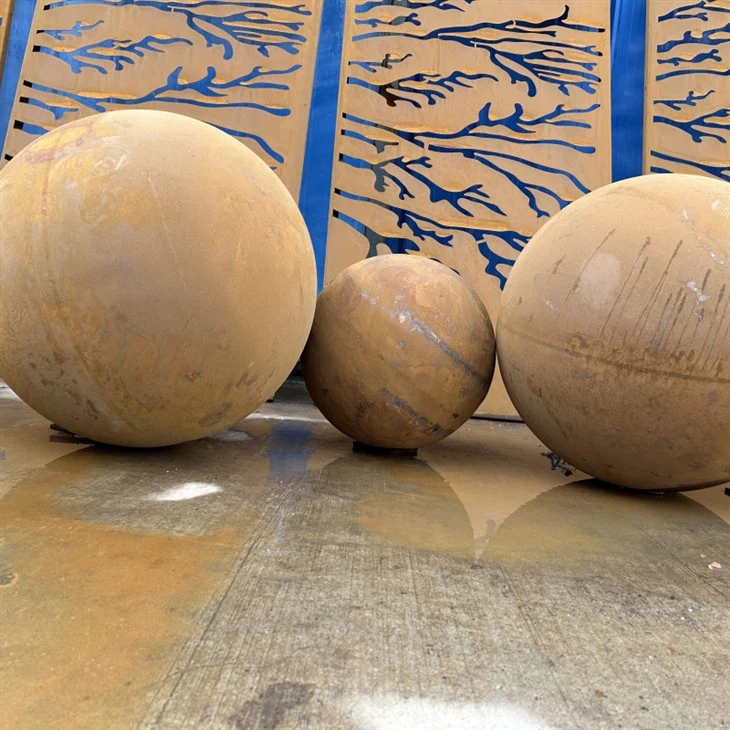 Utomhus stålkulaskulptur