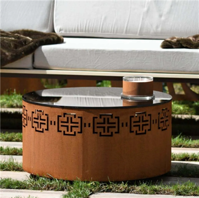 Corten -bordet med glas