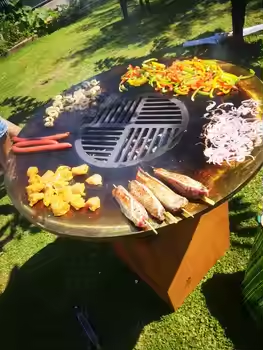 Stor kolgrill i Cortenstål